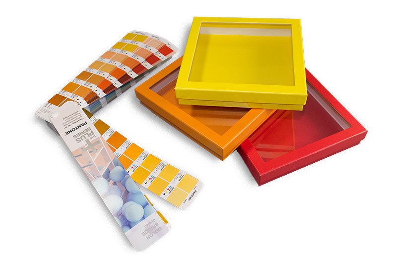 Exempel på lådor tryckta i Pantone-färger